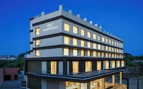 Nataraj Sarovar Portico